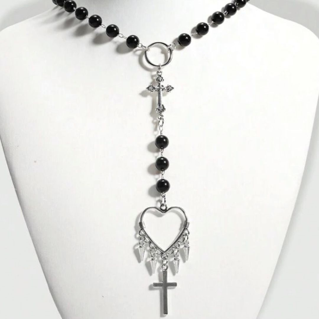Collar crucifijo con corazón
