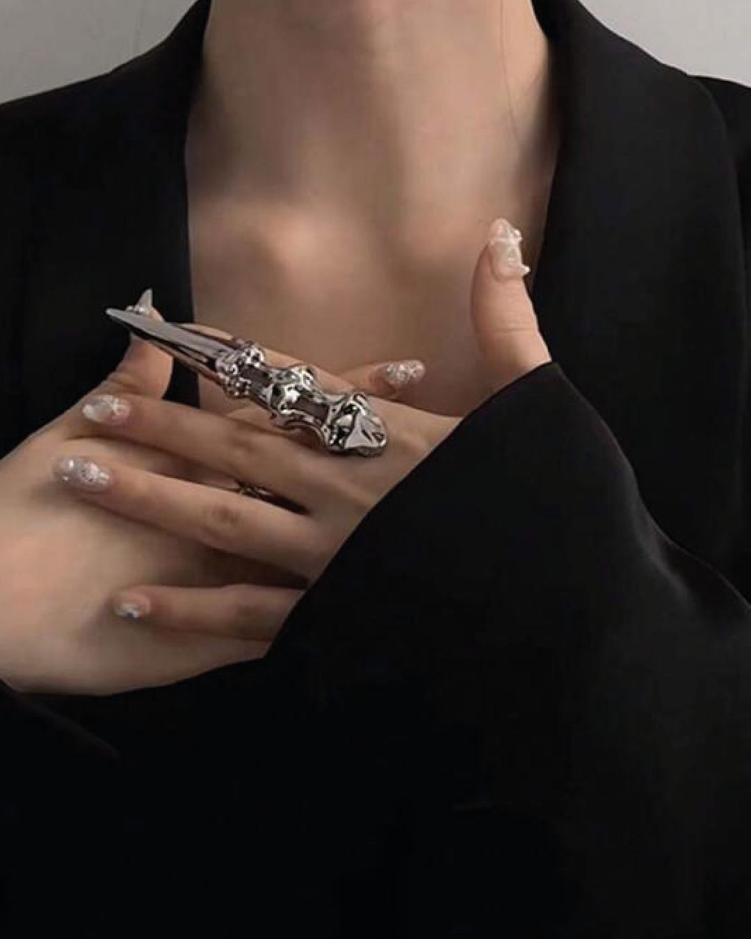 Anillo gótico “Claw Nail Ring”