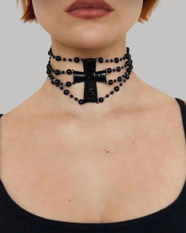 Collar en capas “Black Cross Chain”