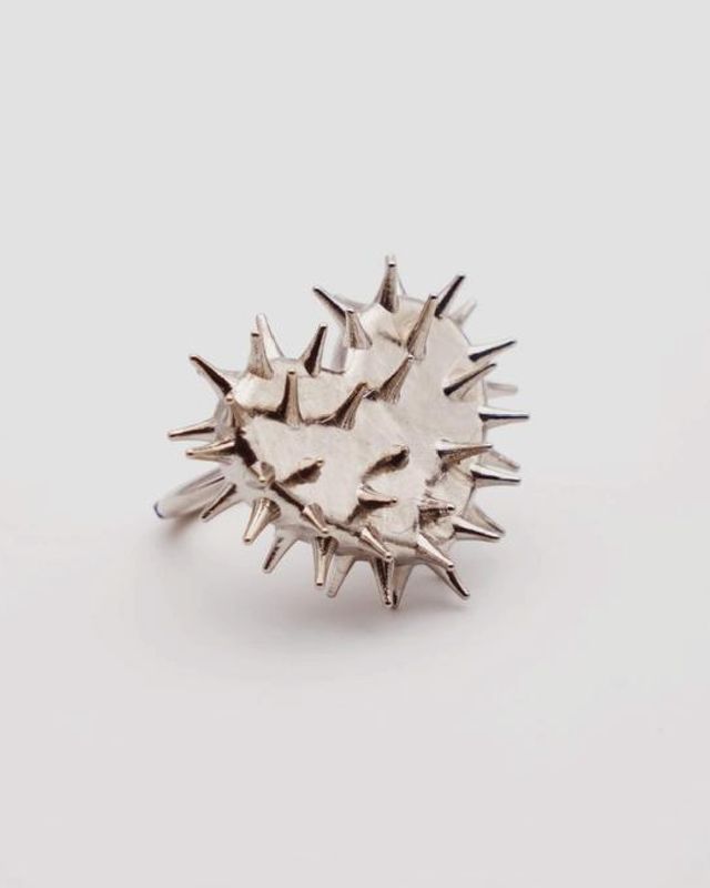Anillo “Spiked Heart Ring”