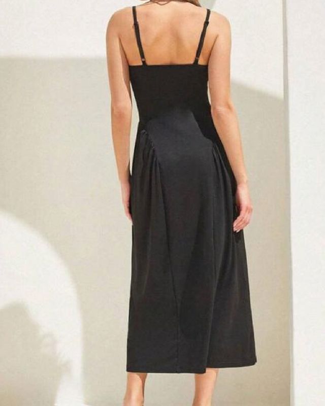 Vestido largo con bolsas a los costados