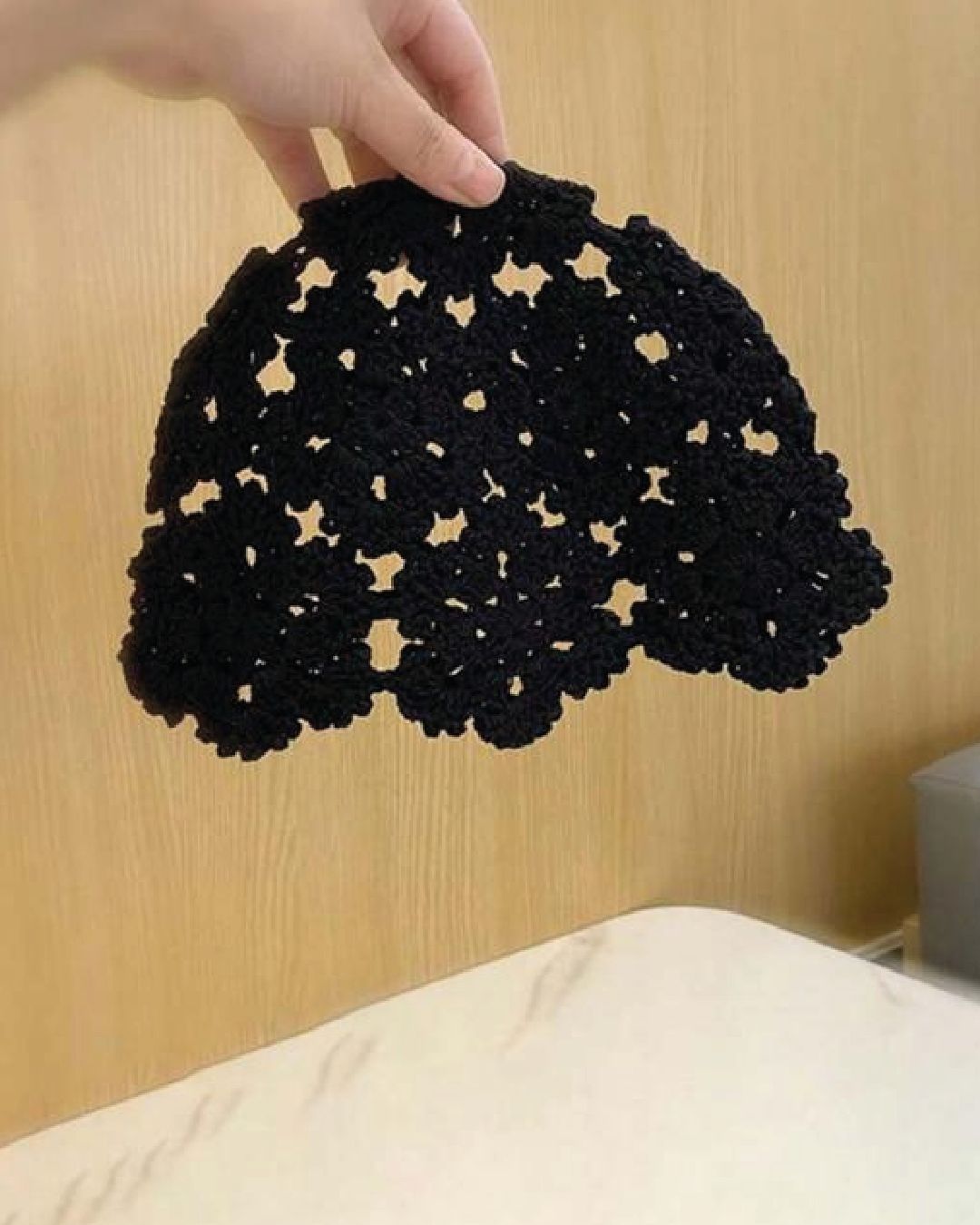 Gorrito de lana con flor