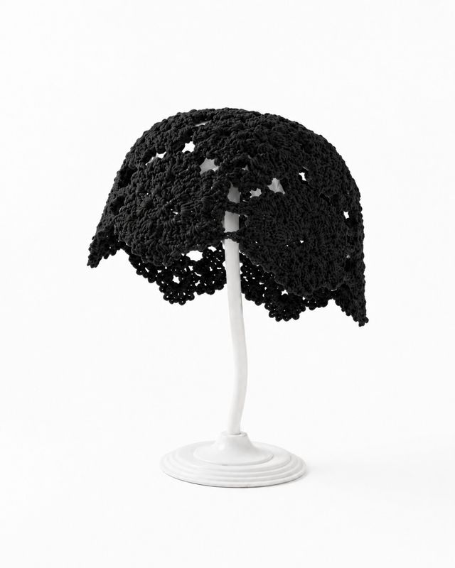 Gorrito de lana con flor