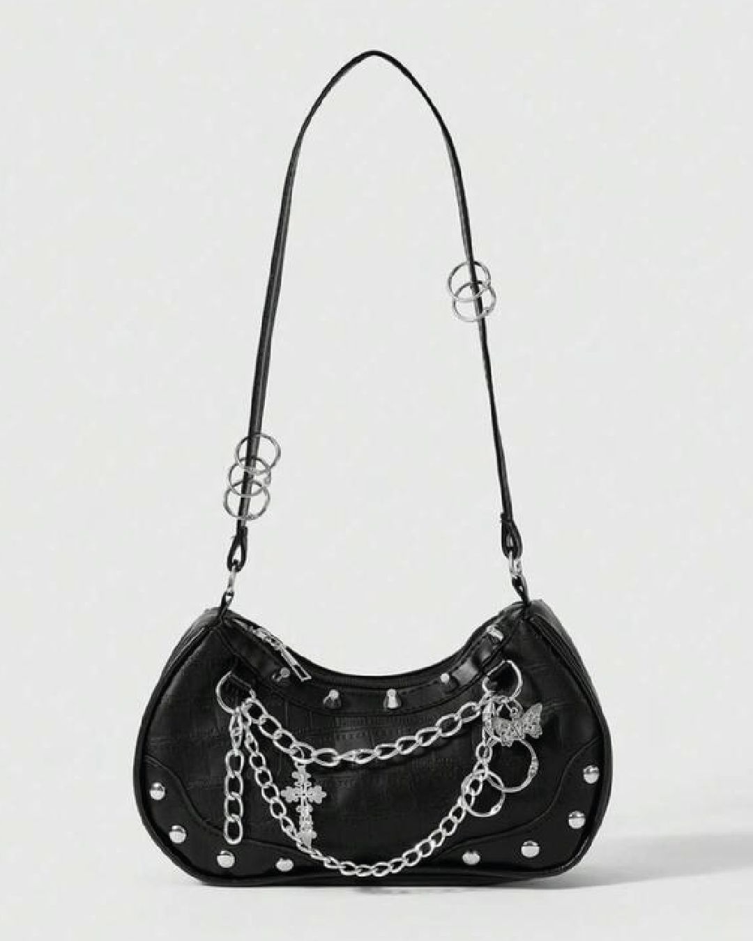 Bolso de cuerina con cadenas