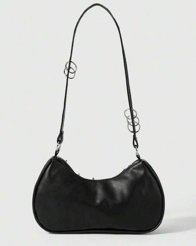 Bolso de cuerina con cadenas