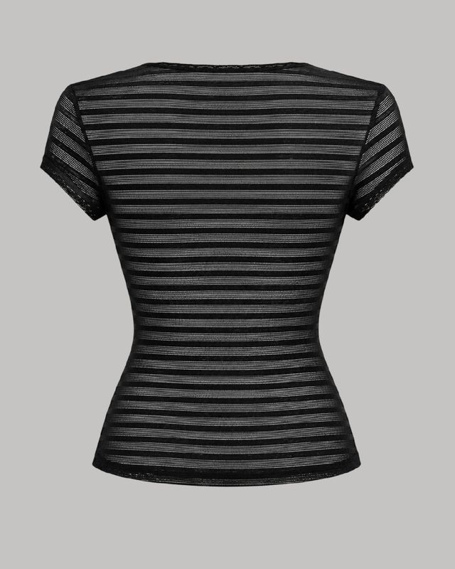 Blusa de lineas, estilo encaje
