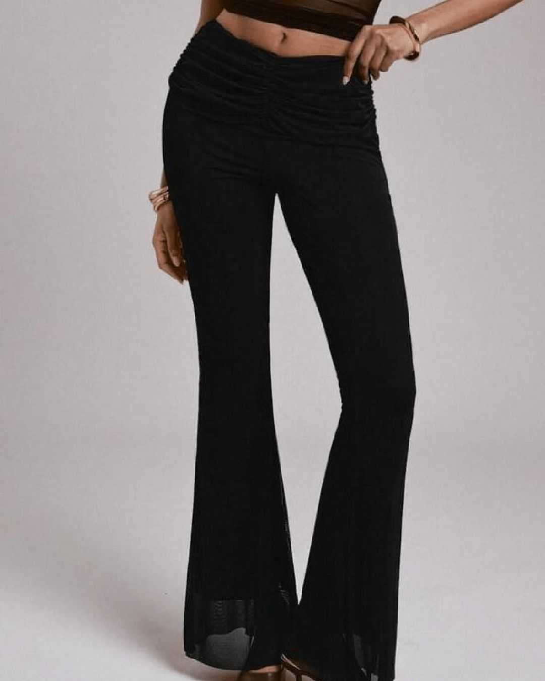 Pantalón con diseño en la cintura