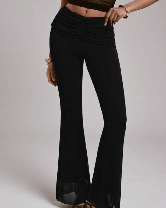 Pantalón con diseño en la cintura