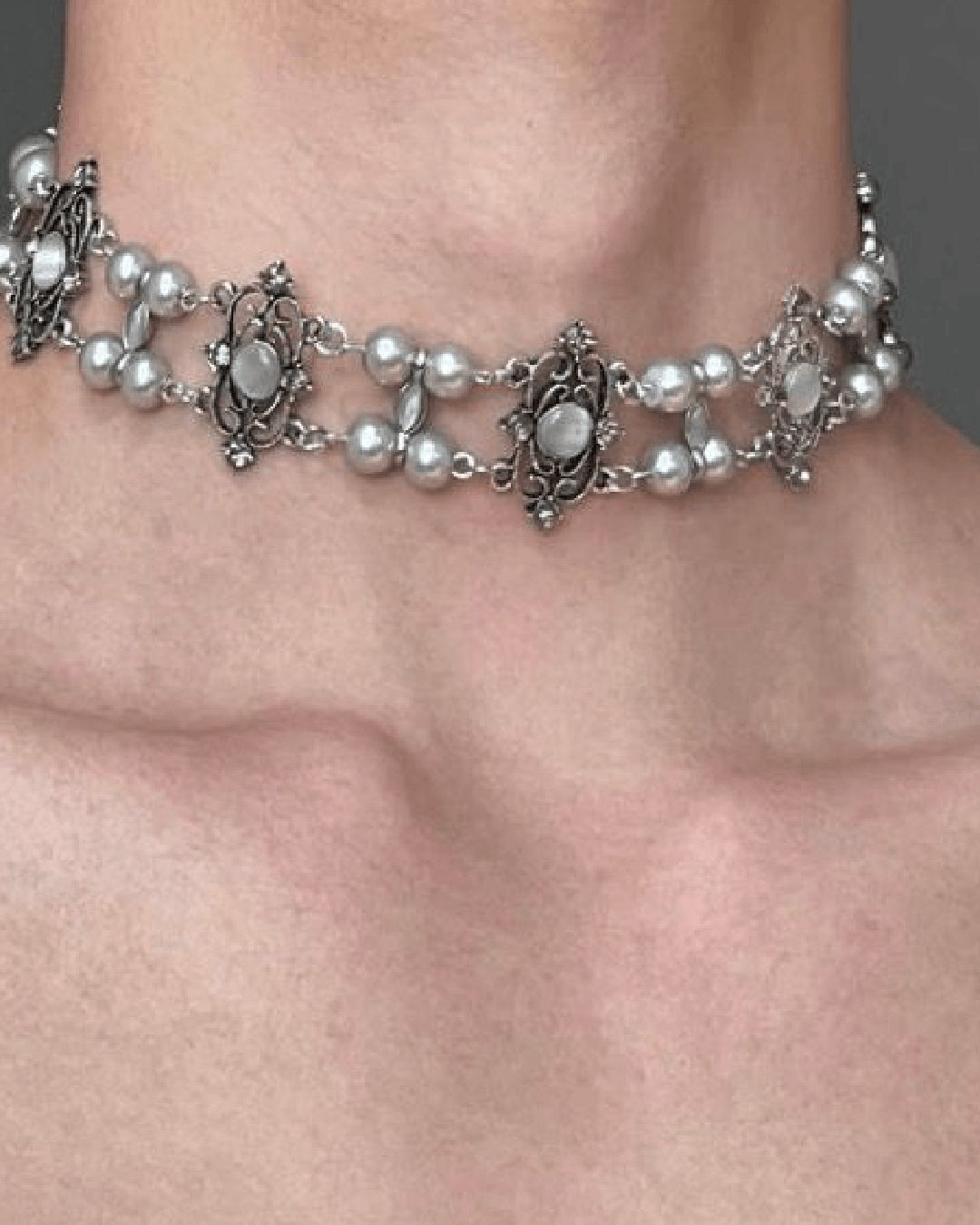 Choker de perlas blancas
