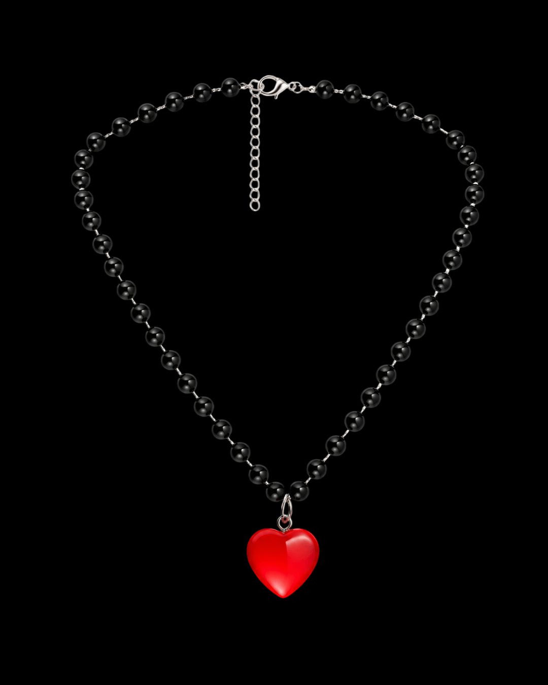 Collar con corazón rojo