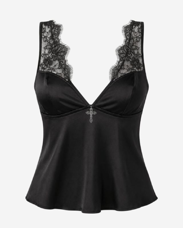 ​Blusa satinada con encaje y dije de cruz