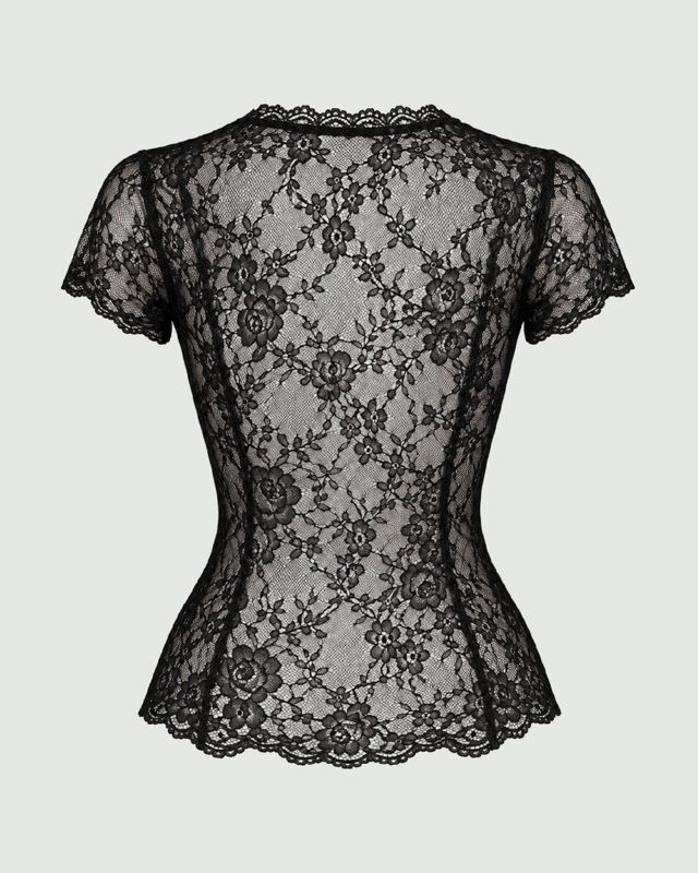 Blusa corta y transparente
