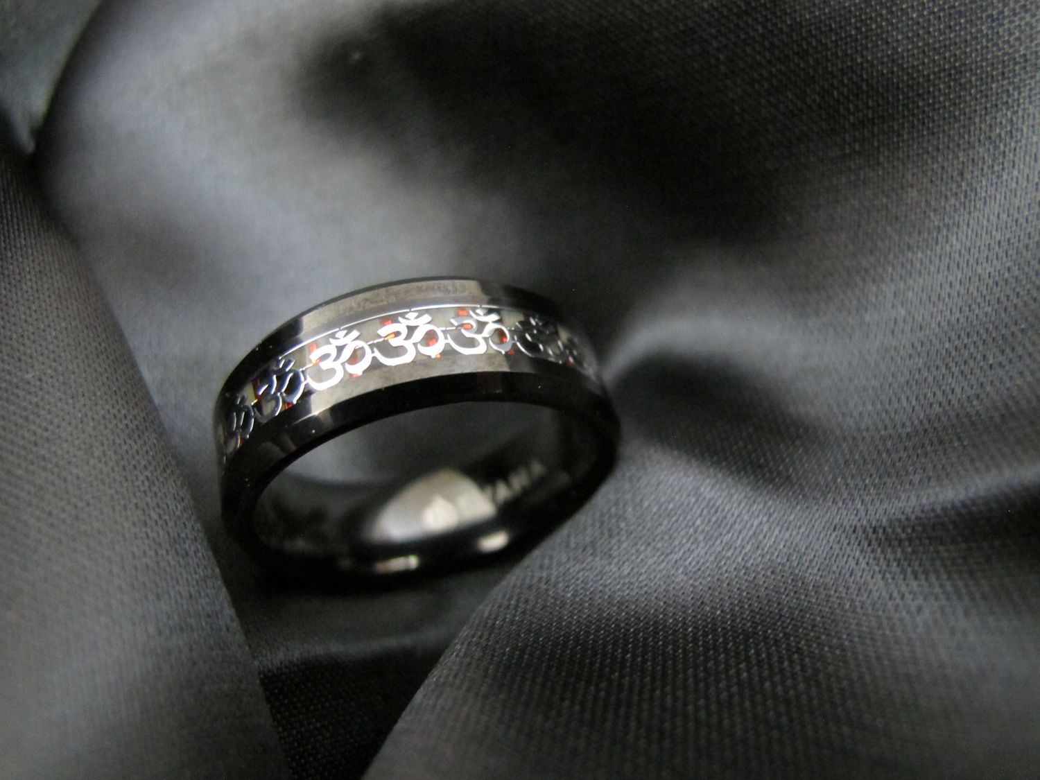 The Om Unisex Tungsten Ring with Carbon Fiber Black and Red