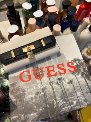 GUESS WHITE WALLET 001 WITH PAPERBAG