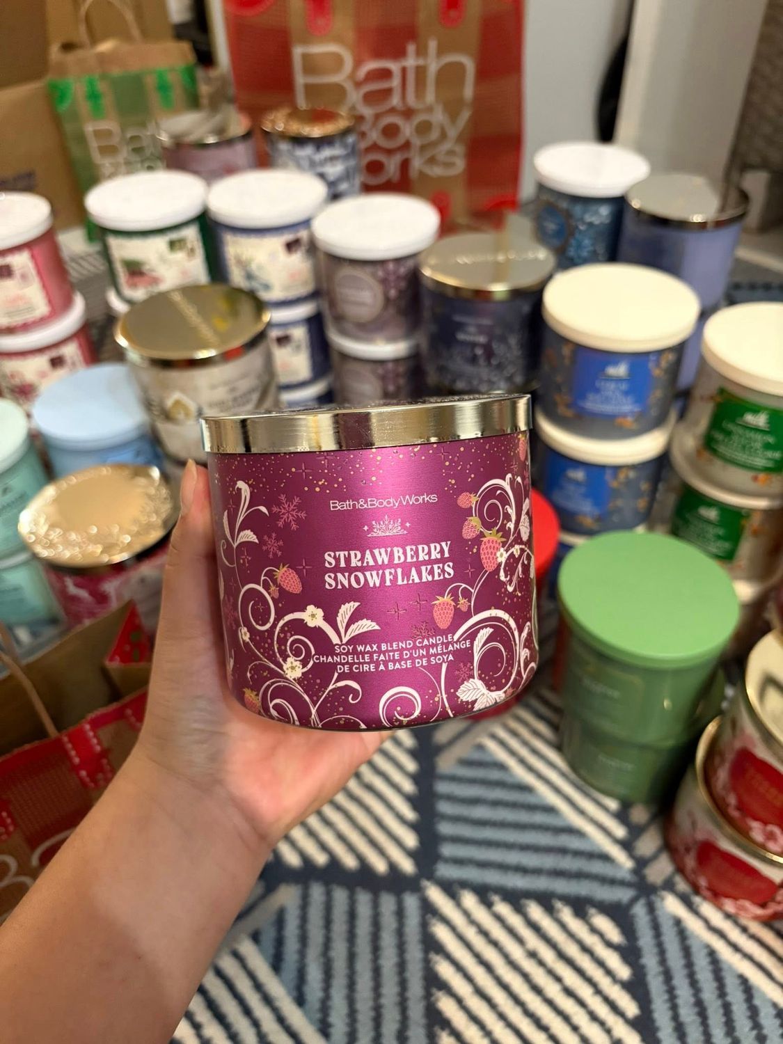 STRAWBERRY SNOWFLAKES 3WICKS INTRANSIT B14