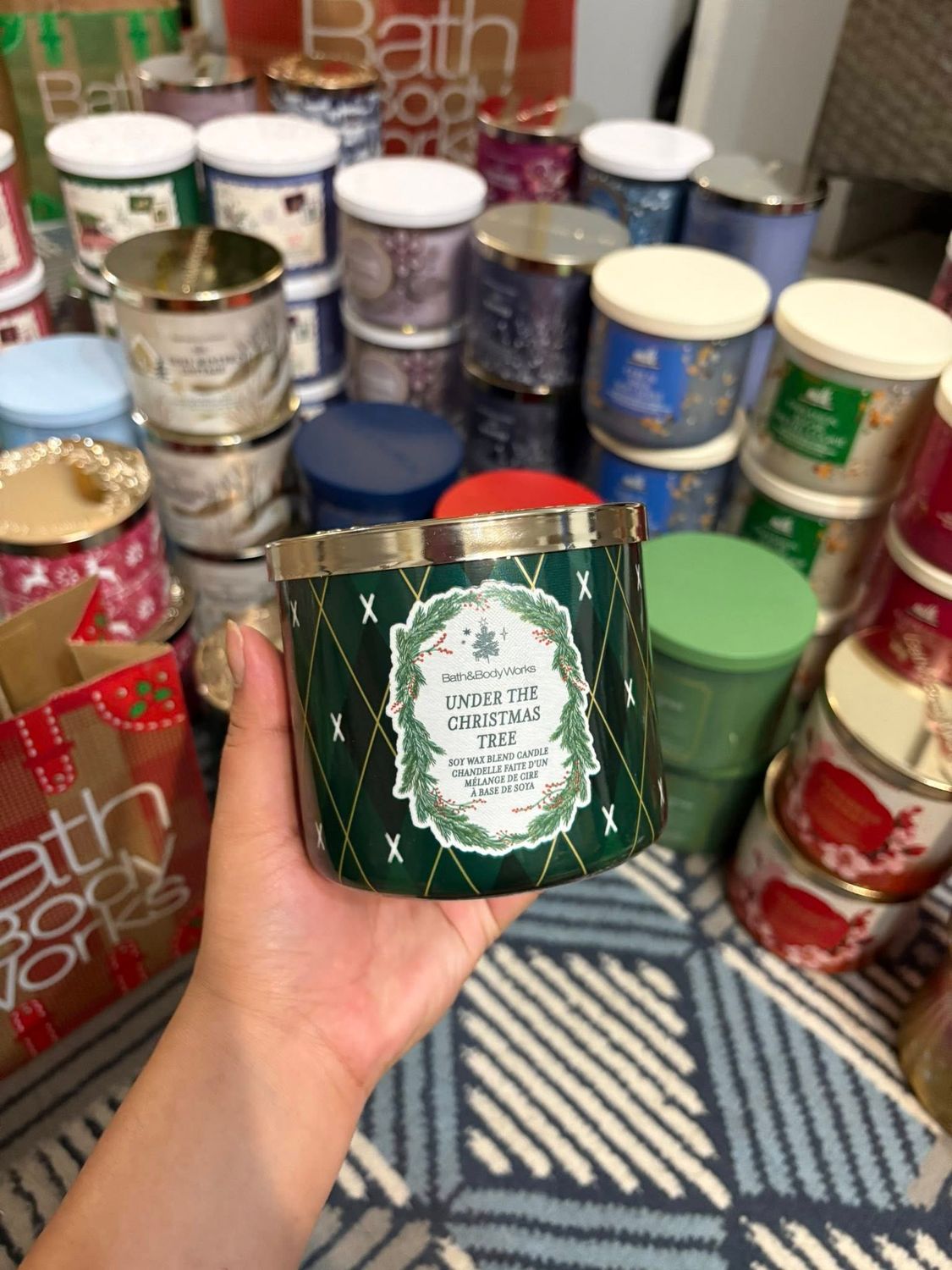 UNDER THE CHRISTMAS TREE 3WICKS INTRANSIT B14