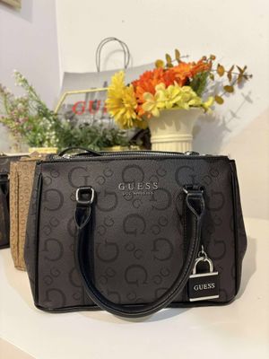 GUESS 009 INTRANSIT B14 with paperbag