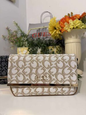 GUESS 018 INTRANSIT B14 with paperbag