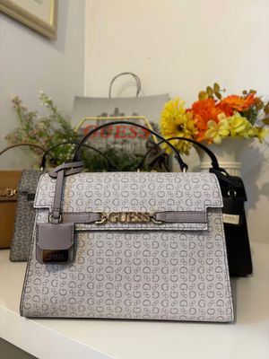 GUESS 004 INTRANSIT B14 with paperbag