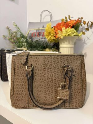 GUESS 008 INTRANSIT B14 with paperbag