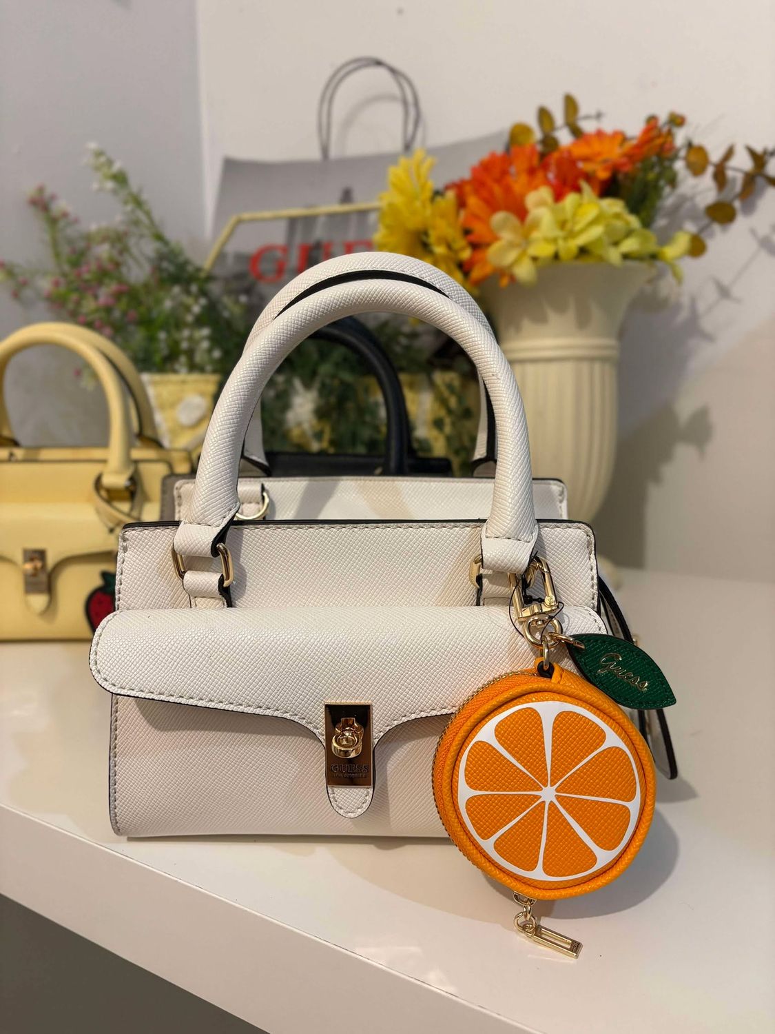 GUESS 014 INTRANSIT B14 with paperbag