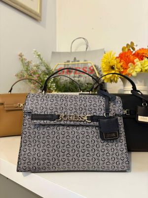 GUESS 003 INTRANSIT B14 with paperbag