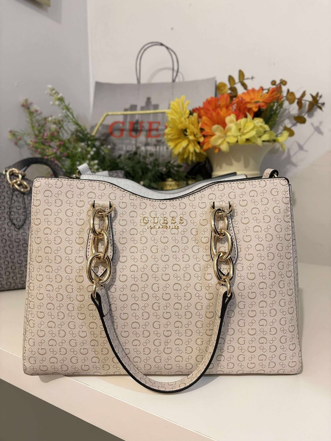 GUESS 005 INTRANSIT B14 with paperbag