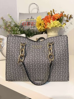 GUESS 006 INTRANSIT B14 with paperbag