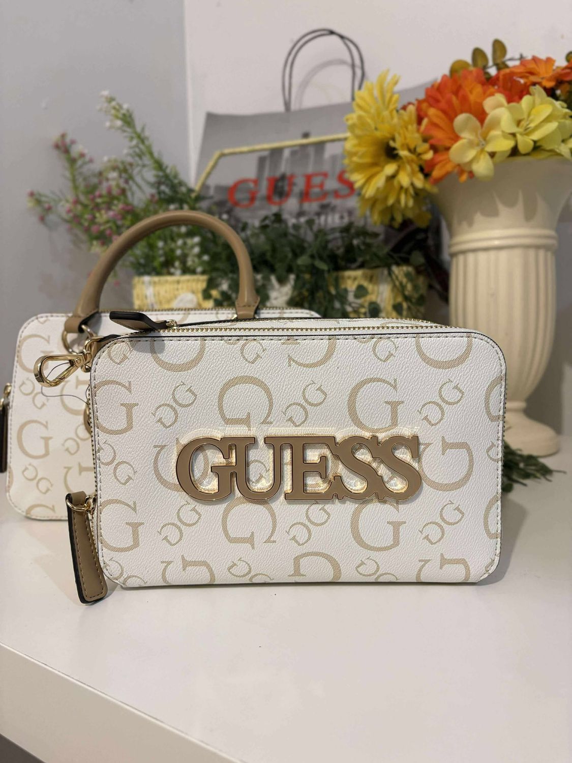 GUESS 015 INTRANSIT B14 with paperbag