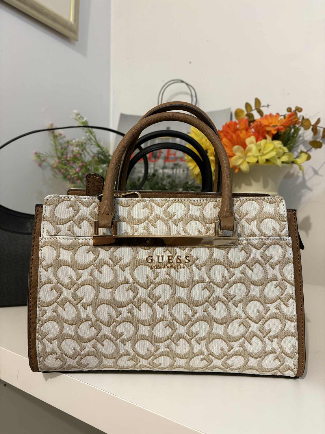 GUESS 023 INTRANSIT B14 with paperbag