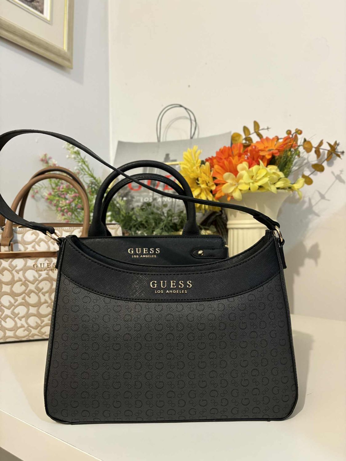 GUESS 022 INTRANSIT B14 with paperbag