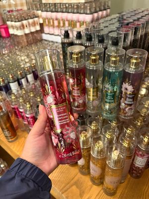 STRAWBERRY SNOWFLAKES MIST PRE-ORDER B17