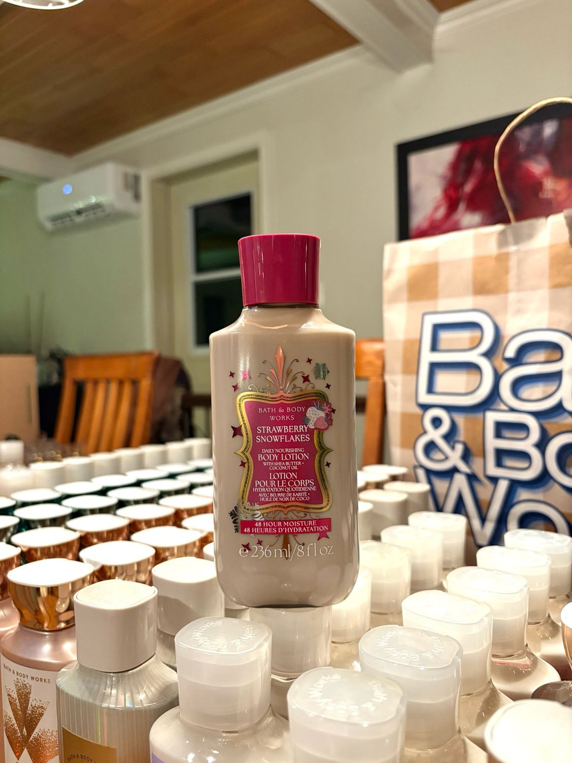 STRAWBERRY SNOWFLAKES LOTION PRE-ORDER B16