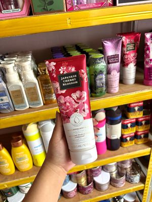 JAPANESE CHERRY BLOSSOM BODY WASH ONHAND