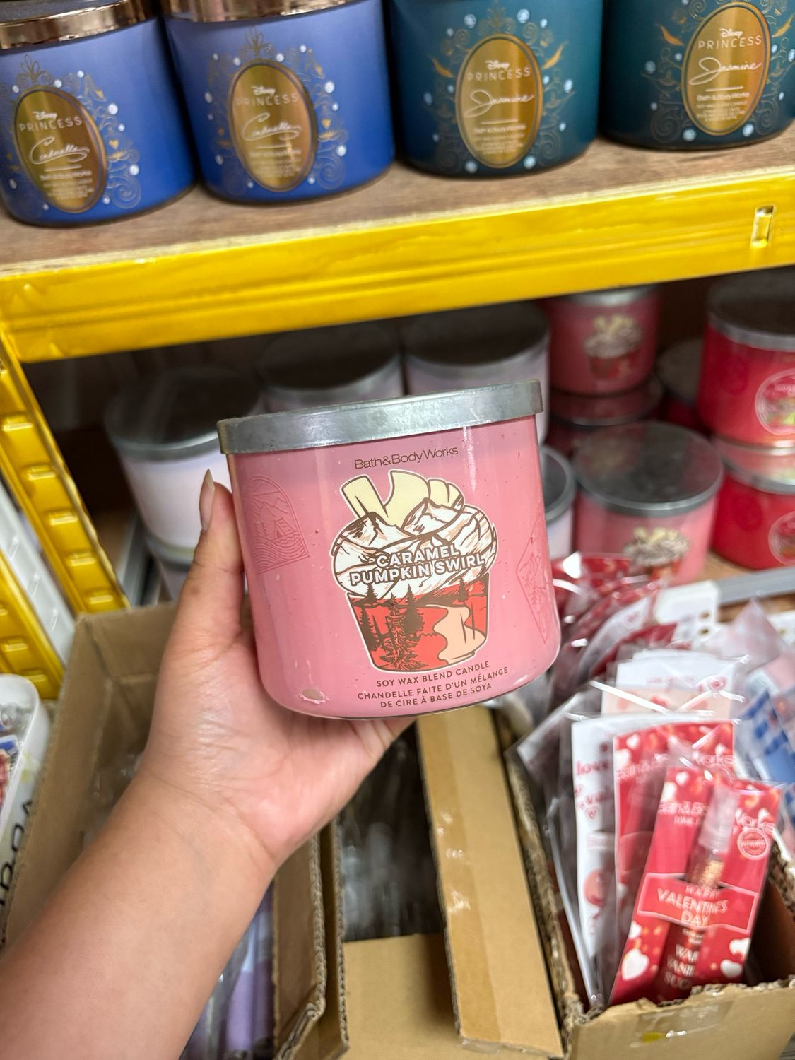 CARAMEL PUMPKIN SWIRL 3WICKS CANDLE ONHAND pink