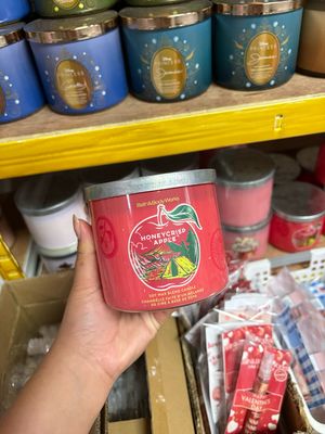 HONEYCRISP APPLE 3WICKS CANDLE ONHAND
