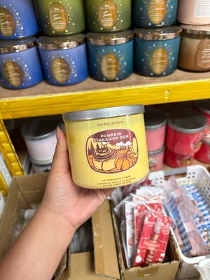 PUMPKIN CINNAMON BUN 3WICKS CANDLE ONHAND yellow