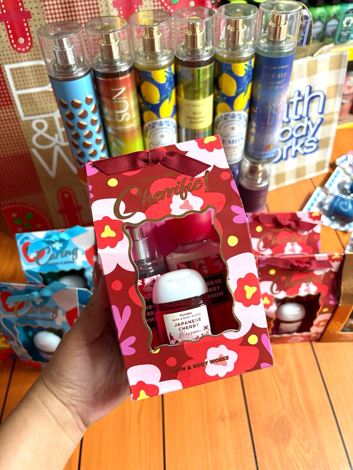 JAPANESE CHERRY BLOSSOM TS GIFT SET IWTH PB ONHAND