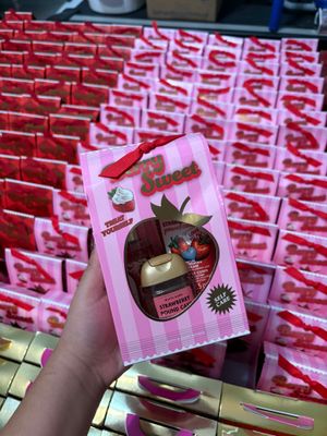 STRAWBERRY POUND CAKE TS SET WITH PB ONHAND 