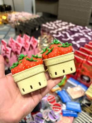 STRAWBERRY BAG POCKETBAC HOLDER ONHAND