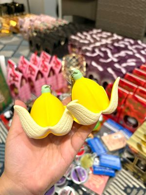 BANANA POCKETBAC HOLDER ONHAND