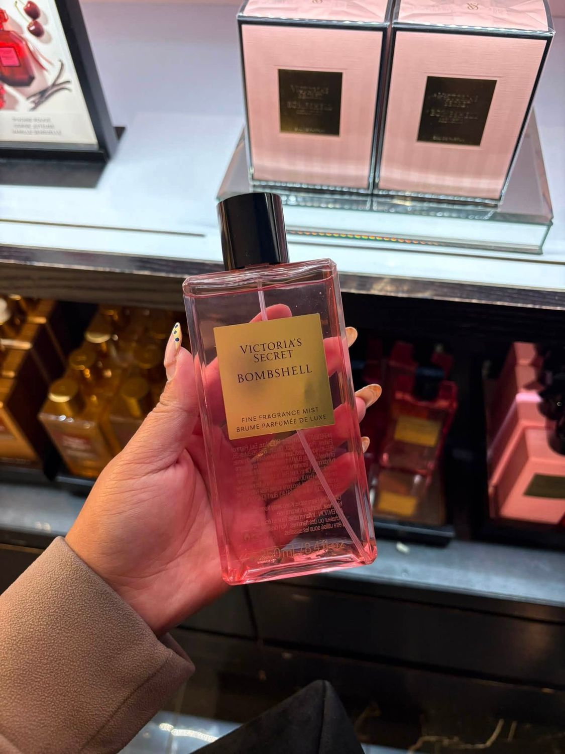 VICTORIA SECRET BOMBSHELL