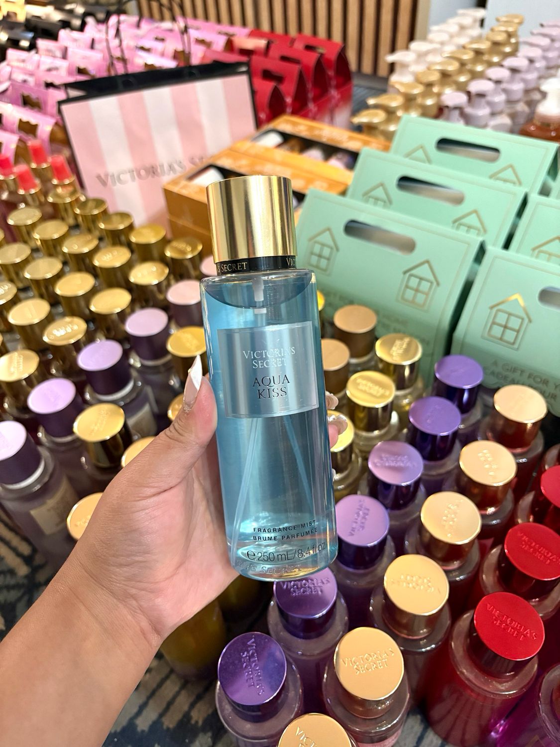 VS AQUA KISS DEC/JAN EXTRAB25
