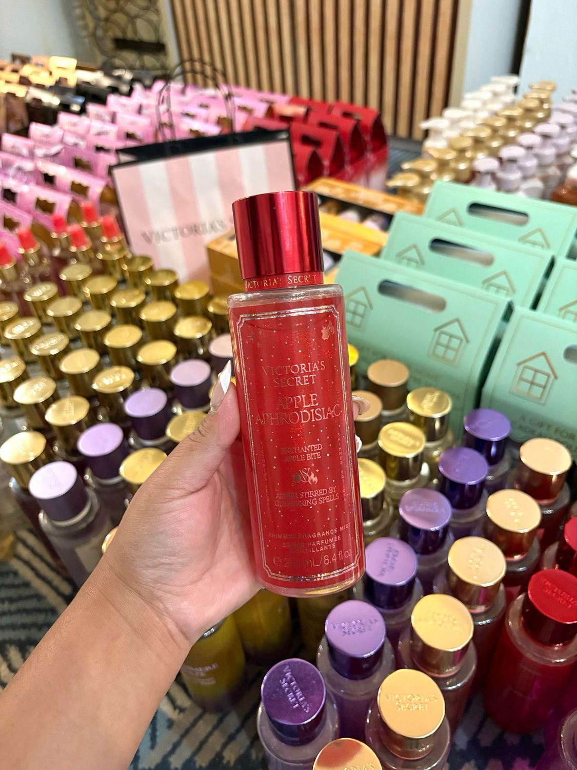 VS APPLE APHRODISIAC DEC/JAN EXTRAB25