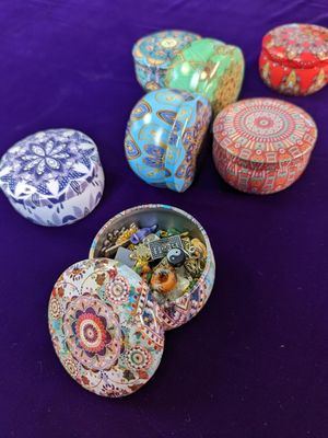Mystery Charm Scoop in Decorative Tin