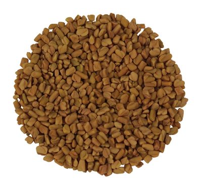 Whole Fenugreek: aromatic seeds, used to flavor curries and marinades, providing a warm and sweet flavor.