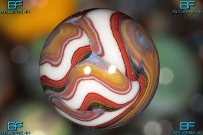 013653 ONE (1) JABO 2009 JOKER RAINBOW I RUN "Golden Swirl" MINT 9.0 11/16" +\- MARBLE