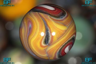 013653 ONE (1) JABO 2009 JOKER RAINBOW I RUN &quot;Golden Swirl&quot; MINT 9.0 11/16&quot; +\- MARBLE