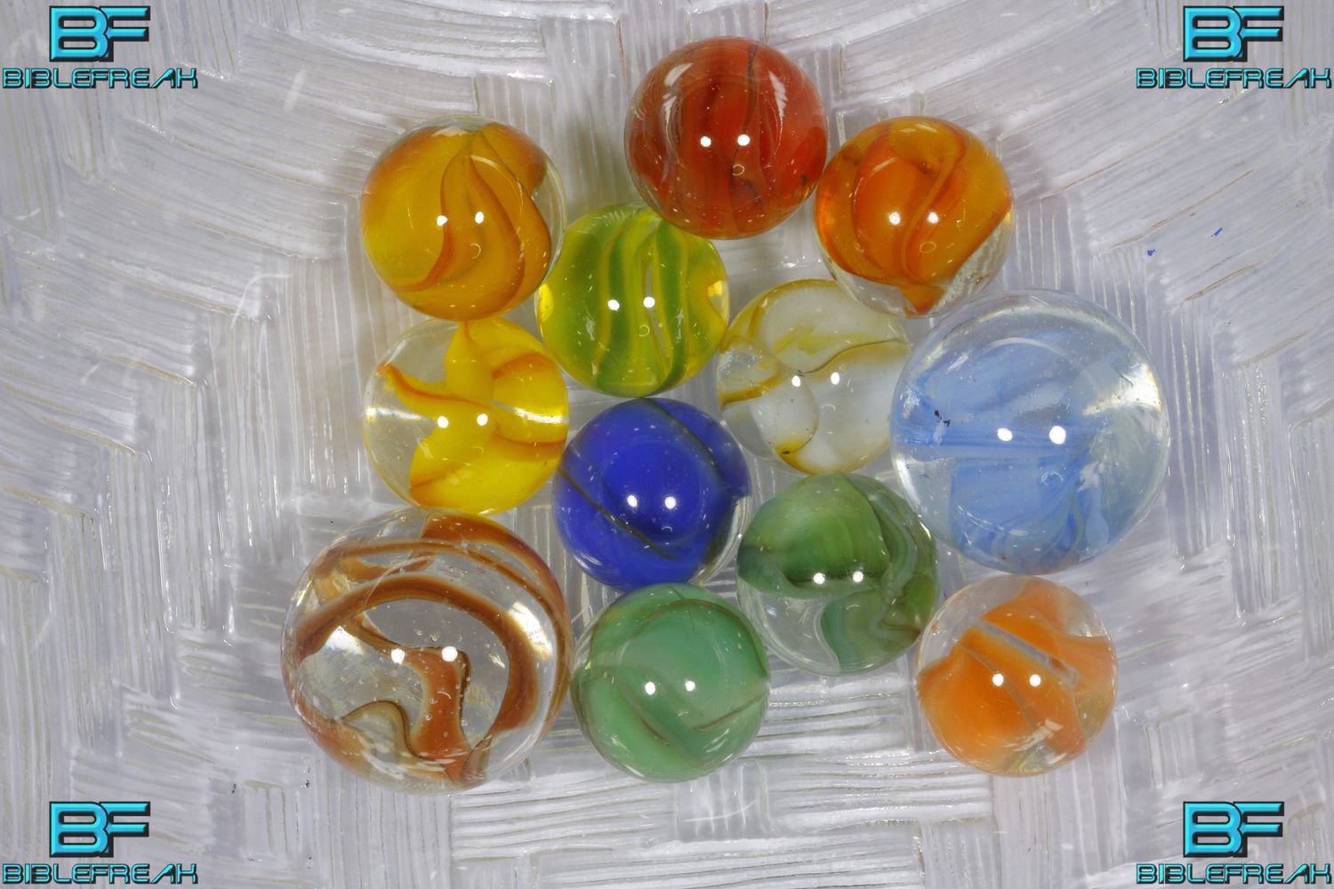 000820 VITRO Hybrid Cat Eye, Mfg 1960&#39;s-1980&#39;s NM to MINT 8.9-9.0 5/8&quot; - 7/8&quot; +/-​ Assorted Group