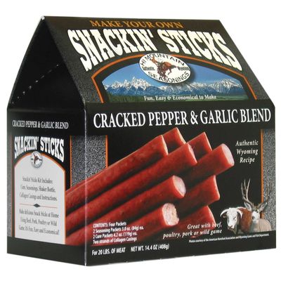 Hi Mountain Jerky Cure &amp; Seasoning Cracked Pepper &amp; Garlic Snackin&#39; Stick Kit